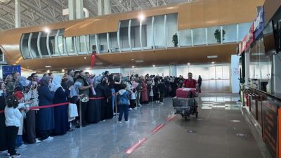 Hac ibadetlerini yerine getirerek kutsal topraklara veda eden Erzincanlı hacıların