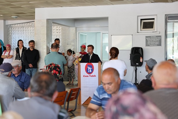 Erzincan Valisi Hamza Aydoğdu, il protokolüyle birlikte Ulalar Cemevi'nde düzenlenen