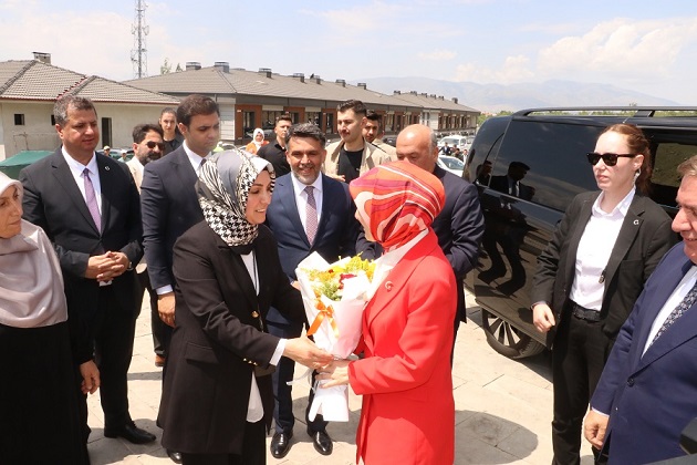 Aile ve Sosyal Hizmetler Bakanı Mahinur Özdemir Göktaş, AK Parti