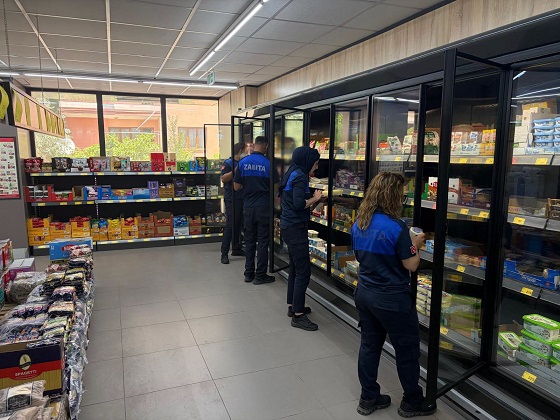 Erzincan Belediyesi Zabıta Müdürlüğü ekipleri, vatandaşların sağlıklı ve güvenilir ürünlere