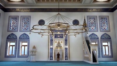 Erzincan'ın simge ibadet mekânlarından biri olan tarihi Camii Kebir'in yıkım