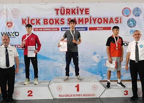 Bolu'da düzenlenen Türkiye Kickboks Şampiyonası'nda Erzincanlı sporcular önemli dereceler elde