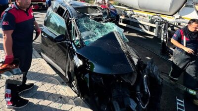 Erzincan’da beton mikseri ile yabancı plakalı bir otomobilin çarpışması sonucu