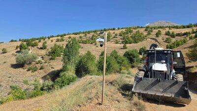Erzincan’ın Üzümlü ilçesi Üçler Mahallesi Çermeler bölgesinde meydana gelen toprak