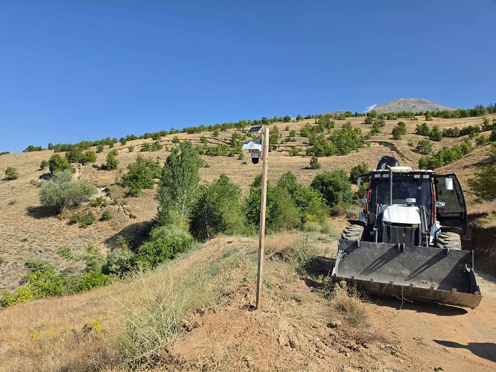 Erzincan’ın Üzümlü ilçesi Üçler Mahallesi Çermeler bölgesinde meydana gelen toprak