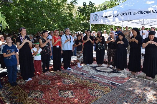 Erzincan’ın Kemaliye ilçesine bağlı Ocak Köyü’nde, Hıdır Abdal Sultan Ocağı