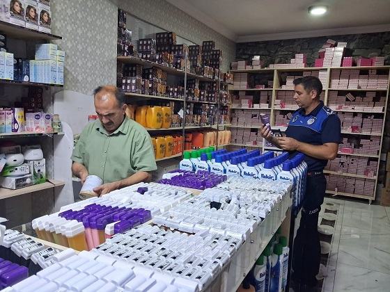 Erzincan Belediyesi Zabıta Müdürlüğü ekipleri ile İl Sağlık Müdürlüğü ekipleri