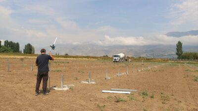 Erzincan’ın Üzümlü ilçesine bağlı Denizdamı Köyü’nde, kentin ilk topraksız çilek