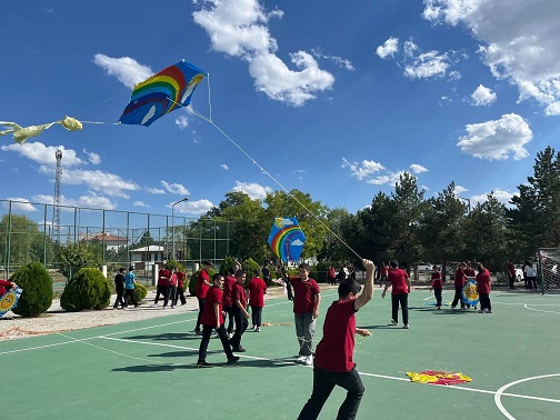 Erzincan’da çocuk haklarına yönelik farkındalık oluşturmak ve savaşlardan etkilenen çocuklara