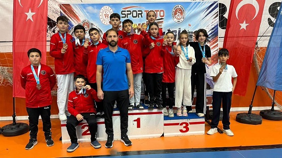 Erzincanlı genç karateciler, Kars’ta düzenlenen Türkiye Karate Yıldızlar Ligi 2.