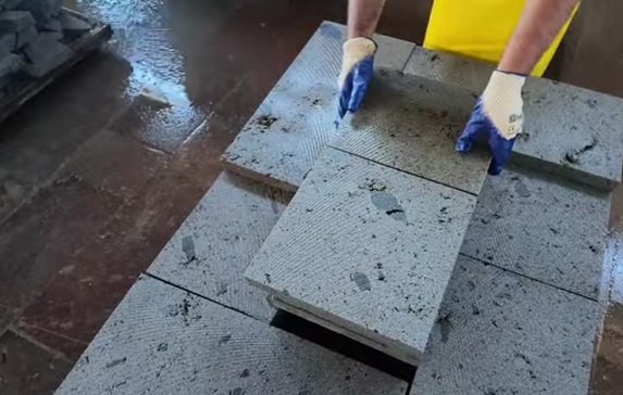 Erzincan Belediyesi, kent genelindeki çevre düzenleme ve altyapı çalışmalarında kendi