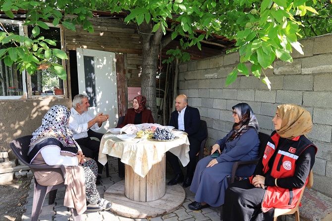 Erzincan’da kahraman gaziler ve ailelerine yönelik ziyaretler aralıksız devam ediyor.