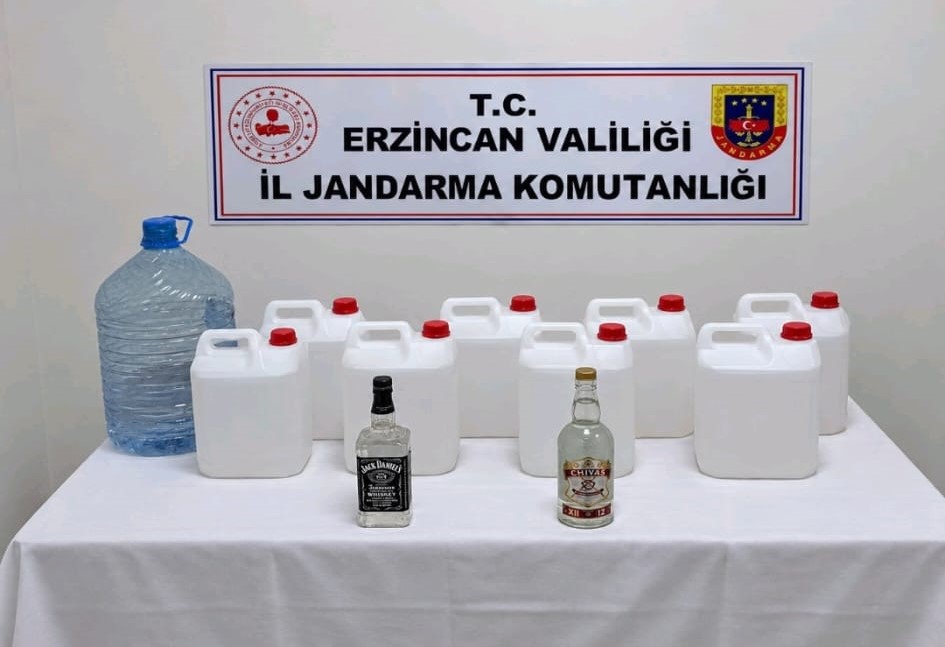 Erzincan İl Jandarma Komutanlığı ekiplerince Çağlayan Beldesi’nde kaçak içki imalatına