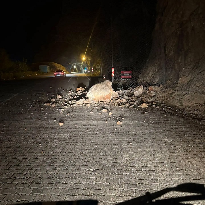 Erzincan’ın Kemaliye ilçesinde dünyaca ünlü Taş Yolu güzergâhında meydana gelen