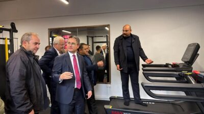 Kemaliye Spor ve Aktivite Merkezi Açıldı Erzincan’ın Kemaliye ilçesinde yapımı tamamlanan Spor ve Aktivite Merkezi, düzenlenen