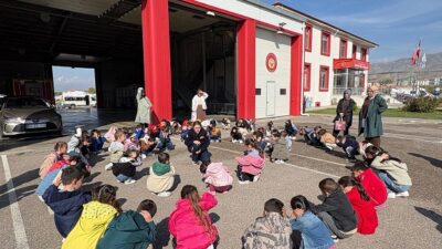 Yavuz Selim Anaokulu öğrencileri, Erzincan Belediyesi İtfaiye Müdürlüğünü ziyaret ederek