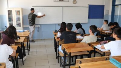 MEB’den okullarda yeni sınav sistemi: Ortak Yazılı Sınav Sistemi geliyor Milli Eğitim Bakanlığı, ortaokul ve liselerde yazılı sınavların hazırlanması ve