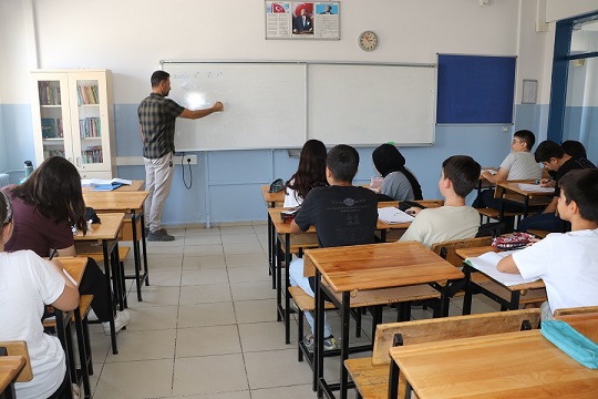 MEB’den okullarda yeni sınav sistemi: Ortak Yazılı Sınav Sistemi geliyor Milli Eğitim Bakanlığı, ortaokul ve liselerde yazılı sınavların hazırlanması ve