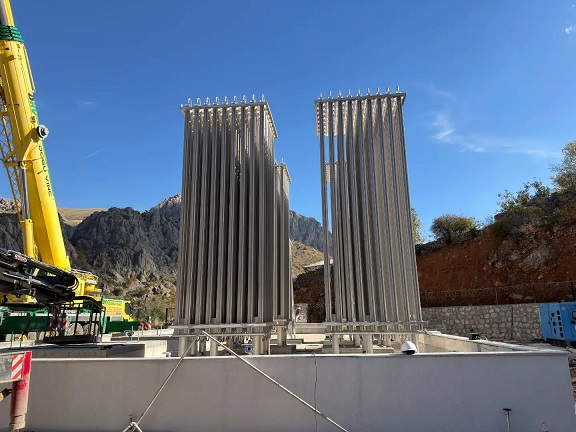 Kemaliye’de Doğalgaz, Restorasyon ve Sokak Sağlıklaştırma Çalışmaları Sürüyor Erzincan’ın Kemaliye ilçesinde doğalgaz altyapısından tarihî yapıların restorasyonuna, yol bakımından