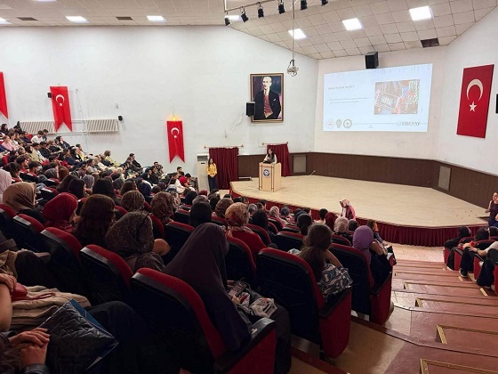 Erzincan’da 5 Bin 300 Kişiye Siber Güvenlik Eğitimi Erzincan İl Emniyet Müdürlüğü Siber Suçlarla Mücadele Şube Müdürlüğü ekipleri,